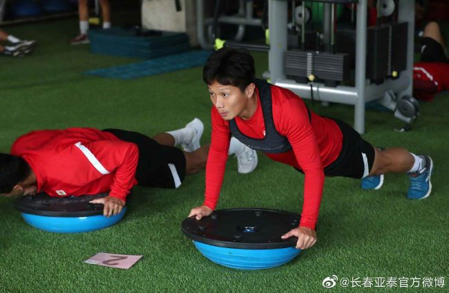 男生操小萝莉